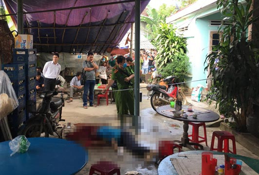 Hiện trường vụ án mạng trong quán ăn - Ảnh Quốc Triều