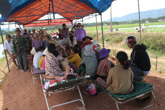 Bình Định: Lãnh đạo hẹn, dân tiếp tục giữ xe cán bộ yêu cầu đối thoại 