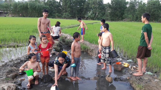 Giếng cổ giữa cánh đồng lúc nào cũng tuôn trào nước nóng