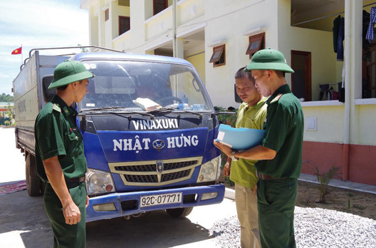 Tang vật vi phạm bị lực lượng chức năng phát hiện thu giữ. Ảnh Nguyễn Ngọc 