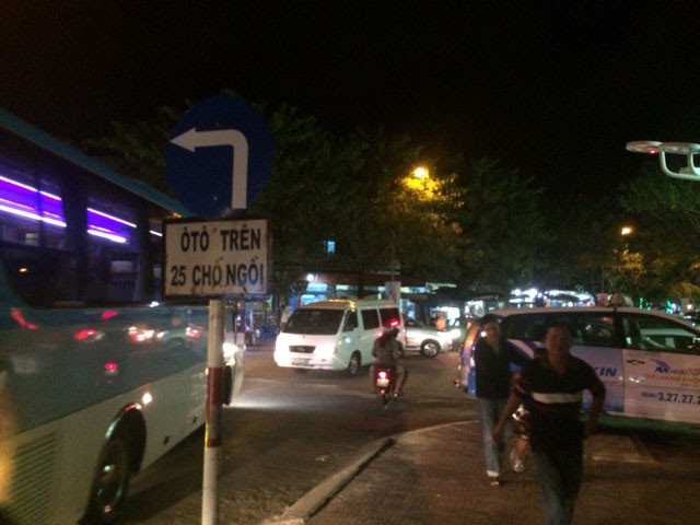 Hội An nghiêm cấm ô tô từ 25 chỗ ngồi trở lên lưu thông vào các giờ cao điểm 