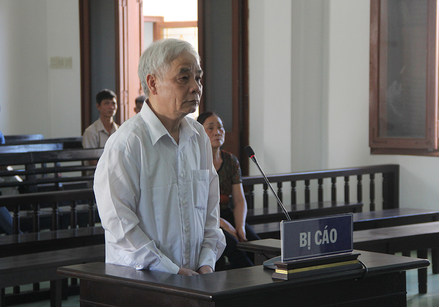 Nguyên Chánh án TAND tỉnh Phú Yên Lê Văn Phước được giảm 3 năm tù - ảnh Văn Tài