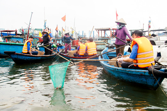 Đợt này, tuổi trẻ Bình Định đã thu gom vận chuyển tiêu hủy gần 100 m3 rác thải. Ảnh: Tr.Định