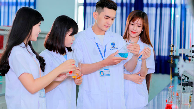Sinh viên Dược trường Đại học Nguyễn Tất Thành
