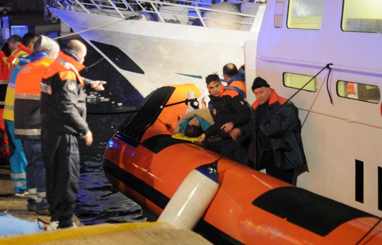 Công tác cứu hộ người mắc kẹt trên phà đang được gấp rút triển khai