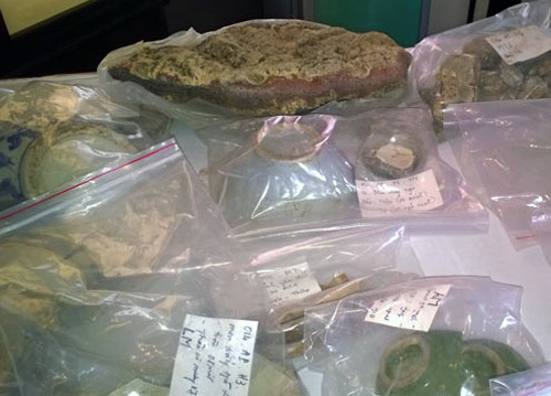 Một số hiện vật tại khu mộ cổ ở quận 2. Ảnh:S.H