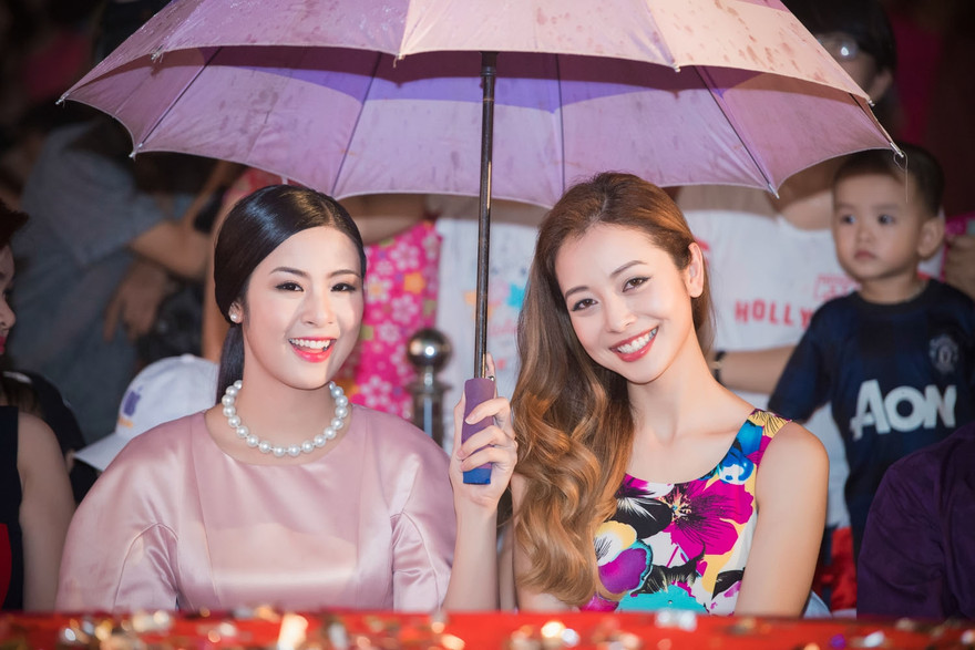 Ngọc Hân và Jennifer Phạm rạng rỡ khoe sắc.