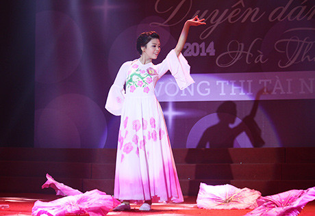 Nữ sinh THPT Hà thành đua tài nghệ thuật