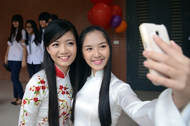 Những cô giáo nổi tiếng vì xinh như hot girl