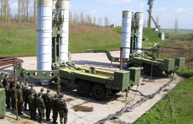 Ukraine tập trận lúc ‘nước sôi lửa bỏng’