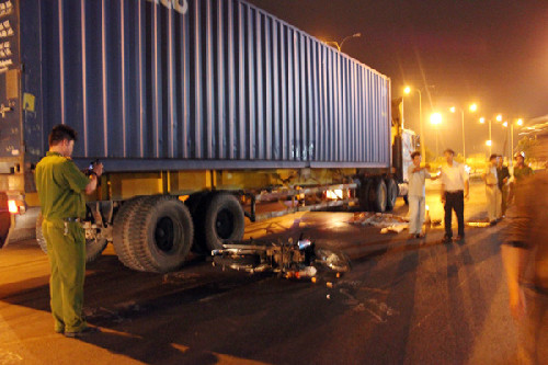 Nữ sinh hoảng loạn vì chứng kiến bạn chết thảm