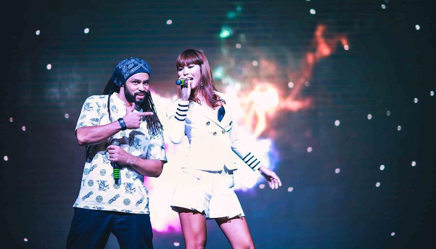 Sau sự cố cấm diễn vào tháng 10 vừa qua vì vấn đề trang phục biểu diễn trên sân khấu thời trang, mới đây, siêu mẫu Hà Anh đã quay trở lại sân khấu âm nhạc đầy mạnh mẽ và đẳng cấp.