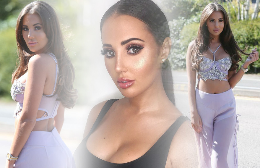 'Người đẹp sexy' khoe vòng 1 với áo nội y trên phố