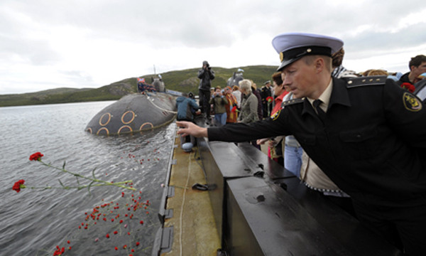 Hạm đội Biển Đen tưởng niệm 15 năm thảm họa tàu ngầm Kursk