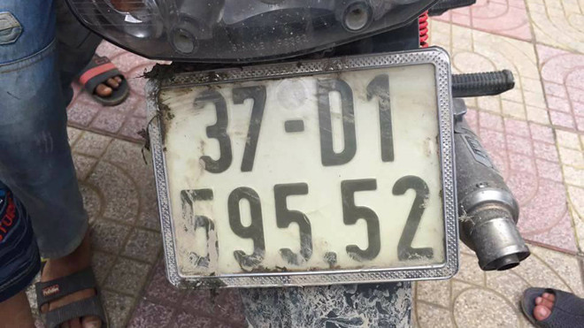  Chiếc xe máy của hai người đàn ông lạ mặt.