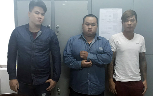 Phong, Hưng, Quân tại cơ quan điều tra. Ảnh: Quốc Thắng.