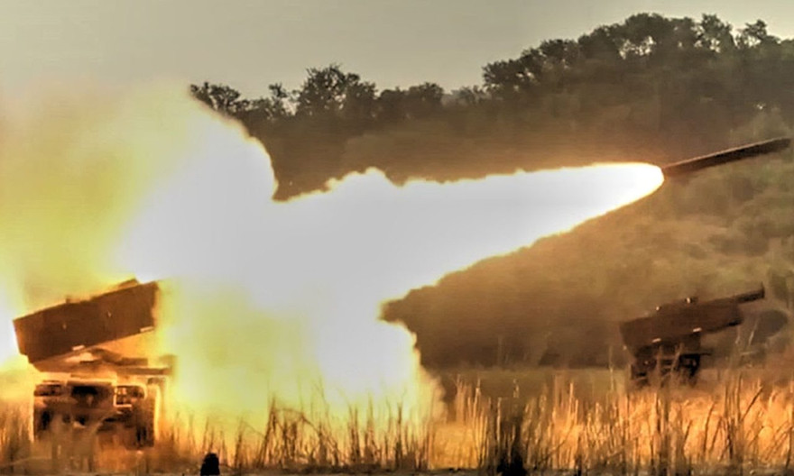 [VIDEO] Mỹ khoe sức mạnh khủng khiếp của pháo phản lực đa nòng M142