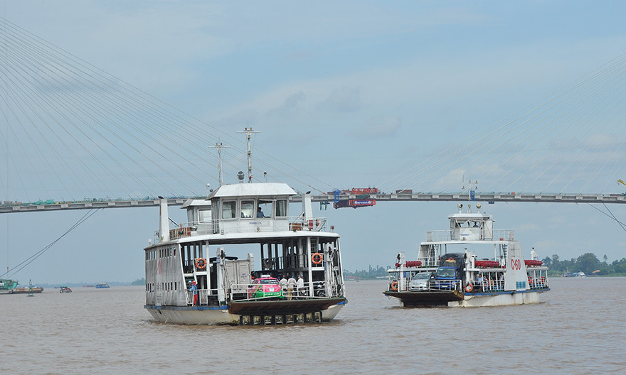 Hợp long cầu Cao Lãnh bắc qua sông Tiền