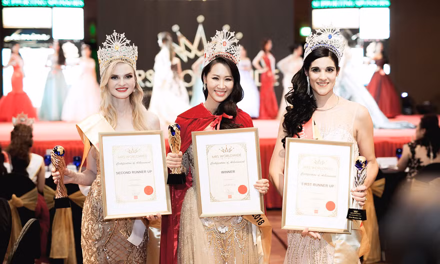 Dương Thuỳ Linh đăng quang Hoa hậu Phụ nữ Toàn thế giới 2018.
