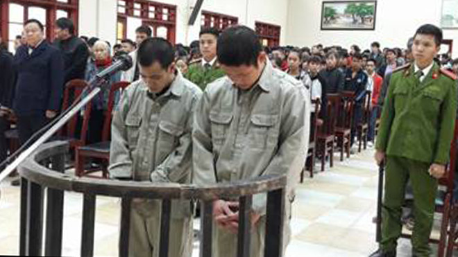  Hai bị cáo Hưng Và Nghĩa ra tòa lĩnh án *ảnh: Hoàng Hồng 