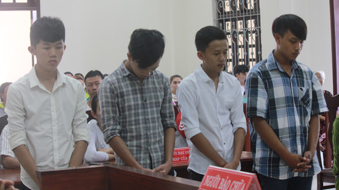 Các bị cáo trong vụ án. Ảnh: Tân Châu