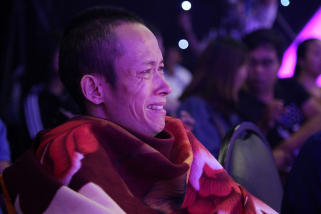 Tuy sức khỏe không ổn nhưng anh Thành quyết tâm đến phim trường để thực hiện ước mơ được gặp nghệ sĩ Trấn Thành. Điều này khiến nam giám khảo vô cùng xúc động, gửi đến anh những lời động viên chân thành và số tiền 10 triệu đồng.