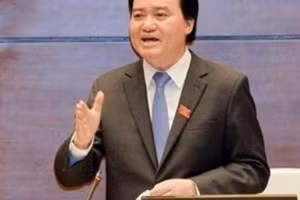 Bộ trưởng Phùng Xuân Nhạ lên tiếng vụ cô giáo bị phụ huynh bắt quỳ