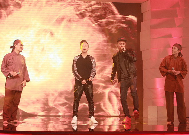 Justa Tee, Big Daddy cạnh hai nghệ sĩ đến từ Nhà hát chèo Việt Nam: Trọng Thủy, Thành Nam trong ca khúc 'Tiến lên chiến sĩ đồng bào'