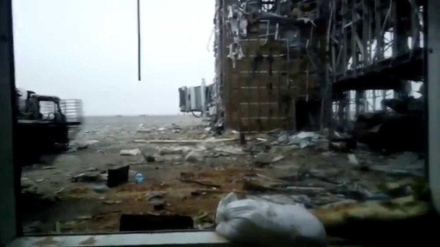 [VIDEO]: Cảnh giao tranh dữ dội trong sân bay Donetsk