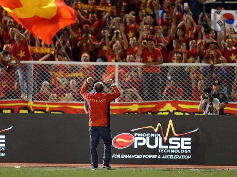 Sau top 100, thầy Park tiếp tục đưa bóng đá Việt Nam vô địch AFF Cup rồi vô địch SEA Games và bây giờ là mục tiêu dự Olympic Tokyo 2020. Ảnh: ANH PHƯƠNG