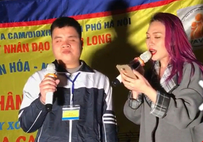 Mỹ Tâm và Đức Mạnh song ca Sầu tím thiệp hồng trong đêm Noel năm ngoái khiến người xem cảm động.