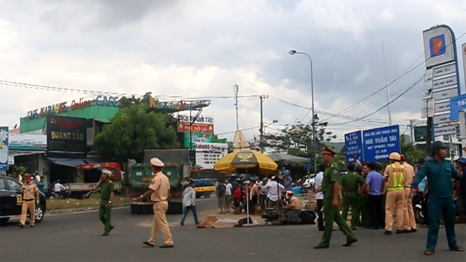 Hiện trường xảy ra vụ tai nạn làm hai mẹ con thương vong.