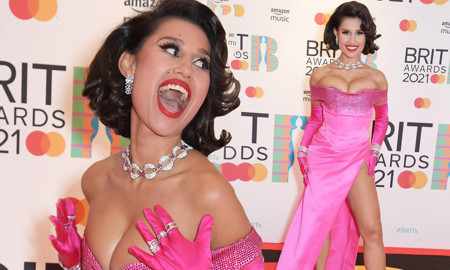 Nữ ca sĩ Anh quốc phô ngực 'bốc lửa' trên thảm đỏ bị 'ném đá'