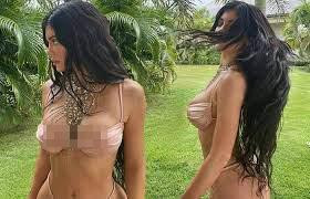 Kylie Jenner tung ảnh nóng bỏng 'đốt cháy' mạng xã hội, hút hàng triệu 'thả tim'