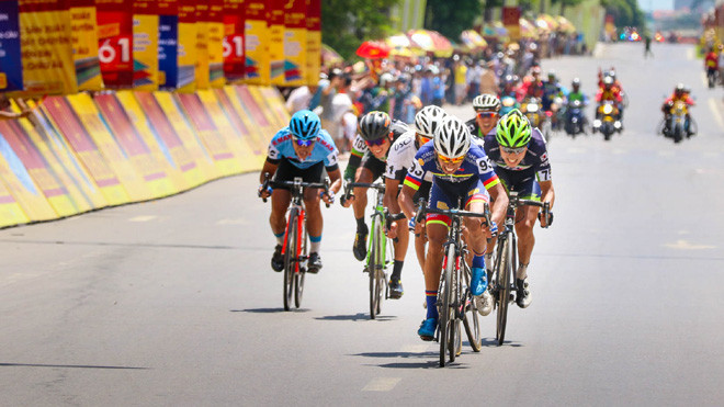 Jan Paul Morales giành áo vàng từ tay Lê Nguyệt Minh