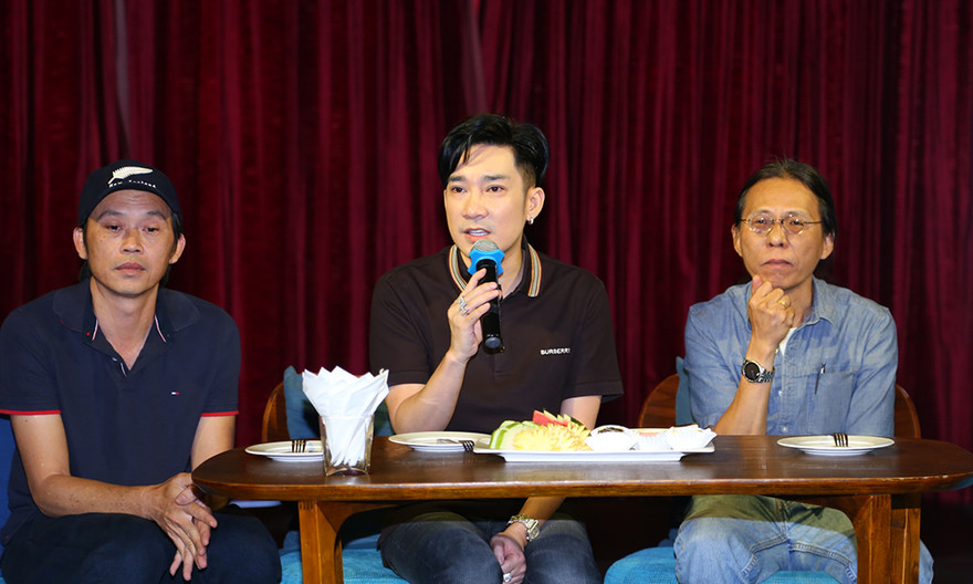 Quang Hà lấy lại tinh thần sau vụ cháy sân khấu ở Cung Văn hoá hữu nghị Việt-Xô.