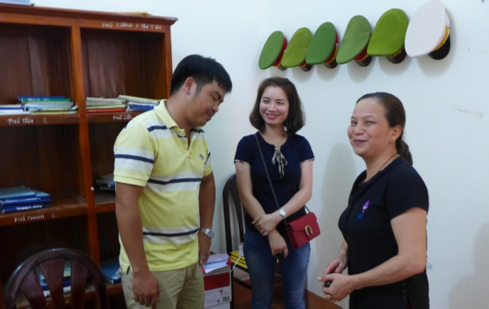 Khen ngợi người phụ nữ trả lại 300 triệu đồng nhặt được của khách