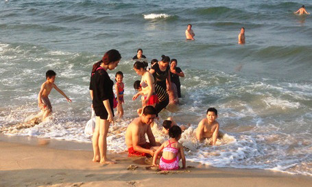 Huy động tổng lực nhiều cơ quan quan trắc chất lượng nước biển 4 tỉnh Hà Tĩnh, Quảng Bình, Quảng Trị, Thừa Thiên-Huế.