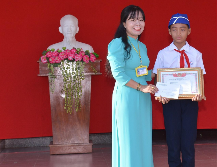  Em Phạm Trọng Đạt được khen thưởng về hành động đẹp 