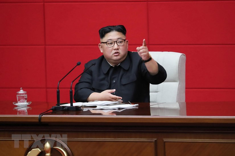 Nhà lãnh đạo Triều Tiên Kim Jong-un phát biểu trong phiên họp toàn thể lần thứ 4 Ủy ban Trung ương Đảng Lao động Triều Tiên tại Bình Nhưỡng ngày 10/4/2019. (Ảnh: AFP/TTXVN)