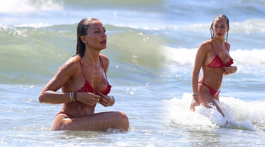 'Tình một đêm' của Cristiano Ronaldo phô diễn body nóng bỏng với bikini