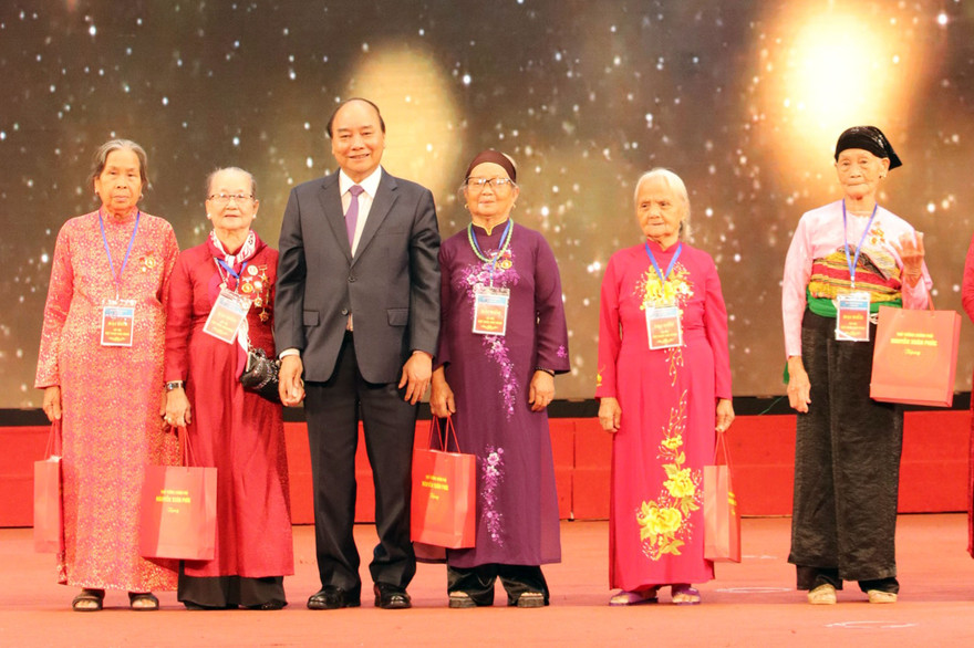 Tiếp tục chăm lo đời sống cho các Mẹ Việt Nam Anh hùng