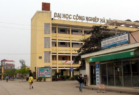 ĐH Công nghiệp Hà Nội miễn học phí cho thủ khoa