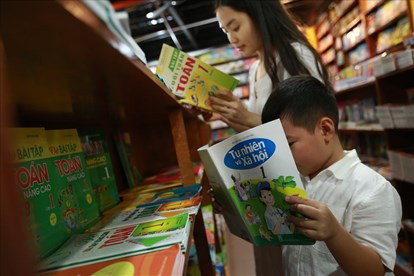 Bộ GD&ĐT vừa công bố dự thảo thông tư hướng dẫn việc lựa chọn sách giáo khoa trong cơ sở giáo dục phổ thông.