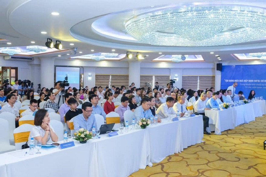 Các đại biểu tham dự hội nghị 