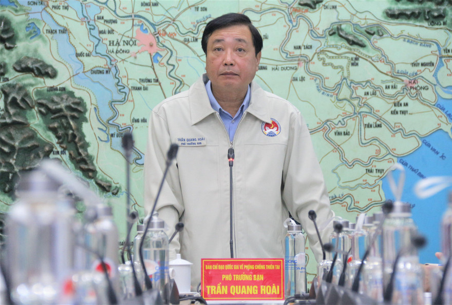 Bão Rai vào biển Đông với cường độ rất mạnh