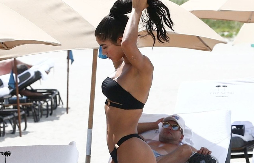 Thể hình nóng bỏng của tình cũ Justin Bieber 