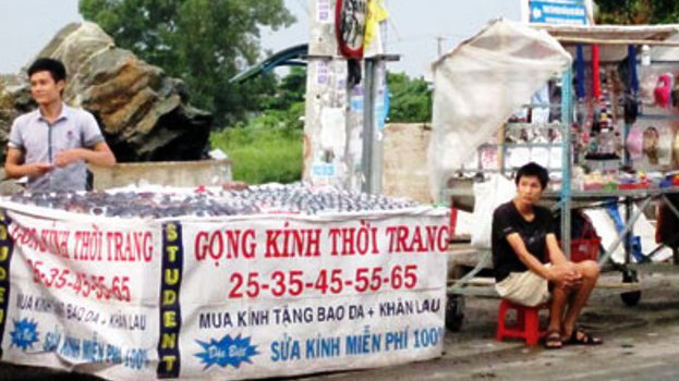 Cử nhân đi bán hàng rong