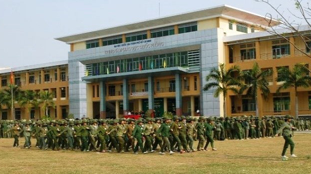‘Học kì quân sự à, nhớ lắm đó! Biết không?’
