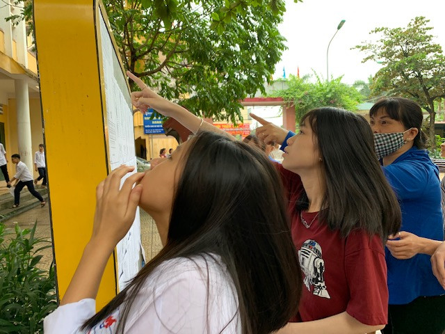 Thí sinh dự thi vào lớp 10 tại Hà Nội. Ảnh: Đỗ Hợp